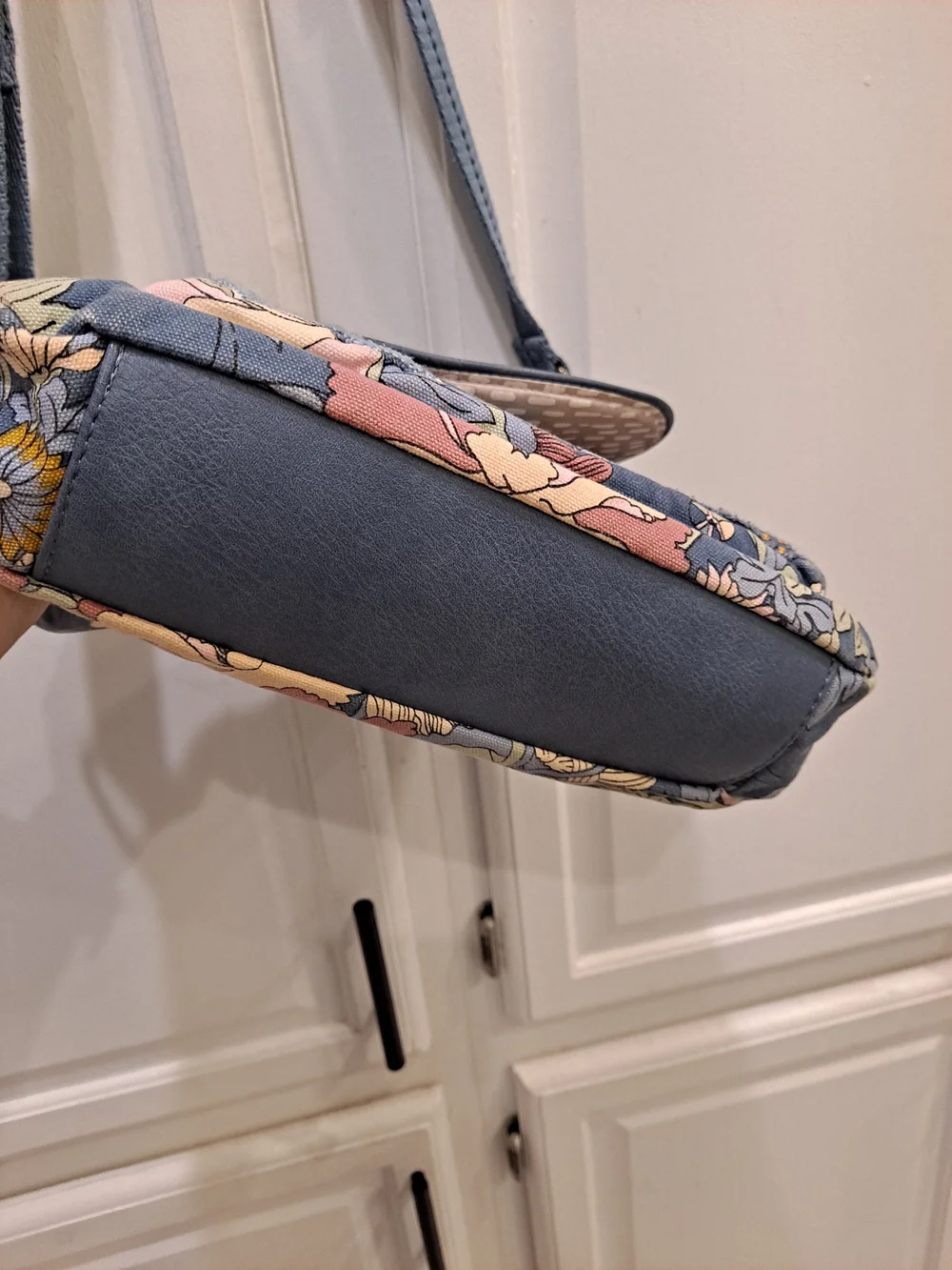 Sakroots Artist Circle Blue Floral Patchwork Cotton Crossbody Multicolor Accents - Picture 9 of 16